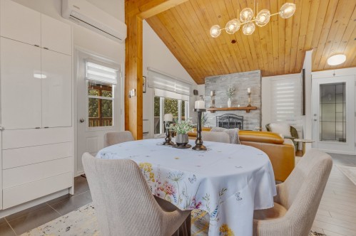 Salle à manger - 6 Av. Godfrey, Saint-Sauveur, QC - Indoor Photo Showing Dining Room With Fireplace