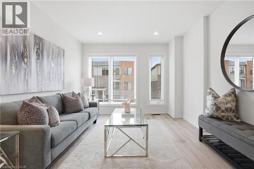 32 Radison Lane, Hamilton, ON - Indoor Photo Showing Living Room