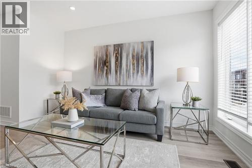 32 Radison Lane, Hamilton, ON - Indoor Photo Showing Living Room