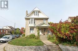 UNIT 5 - 12 GERTRUDE PLACE  Toronto, ON M4J 1R3