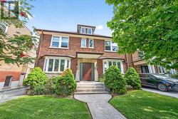 93 NORTHCLIFFE BOULEVARD  Toronto, ON M6H 3H3
