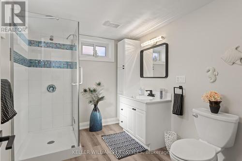 23 Stormont Drive, London South (South T), ON - Indoor Photo Showing Bathroom