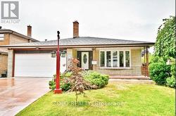 48 ARKONA DRIVE  Toronto, ON M1T 1X3