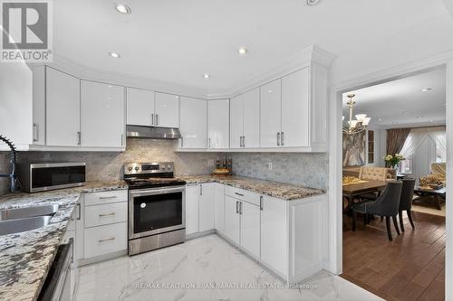 92 Weldrick Road E, Richmond Hill, ON - Indoor Photo Showing Kitchen With Stainless Steel Kitchen With Upgraded Kitchen