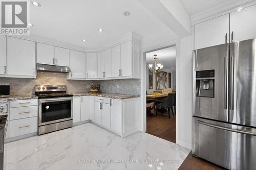 92 Weldrick Road E, Richmond Hill, ON - Indoor Photo Showing Kitchen With Stainless Steel Kitchen With Upgraded Kitchen