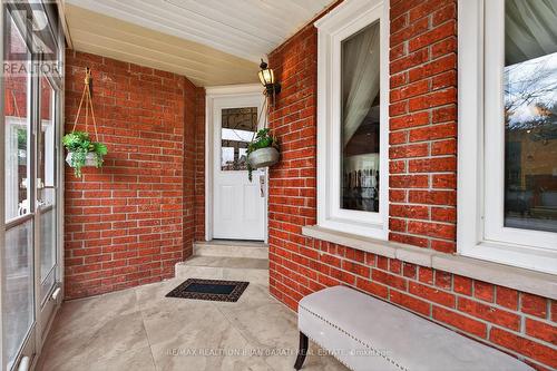 92 Weldrick Road E, Richmond Hill, ON - Outdoor With Exterior