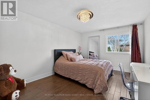 92 Weldrick Road E, Richmond Hill, ON - Indoor Photo Showing Bedroom