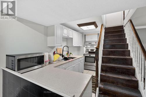 92 Weldrick Road E, Richmond Hill, ON - Indoor Photo Showing Kitchen With Double Sink