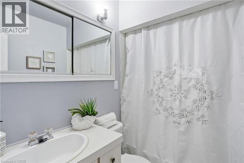 7 West 1St Street, Hamilton, ON - Indoor Photo Showing Bathroom