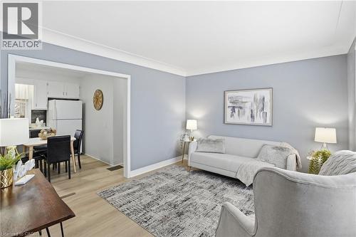 7 West 1St Street, Hamilton, ON - Indoor Photo Showing Living Room