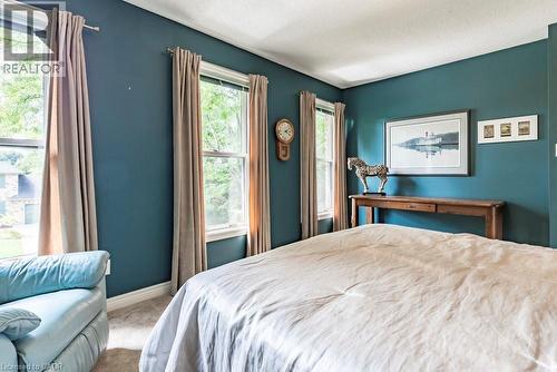 223 Briar Hill Crescent, Ancaster, ON - Indoor Photo Showing Bedroom