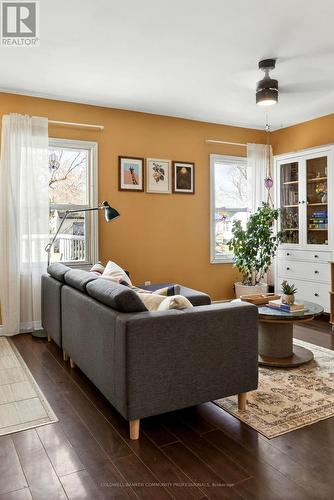 364 Tragina Avenue N, Hamilton, ON - Indoor Photo Showing Living Room