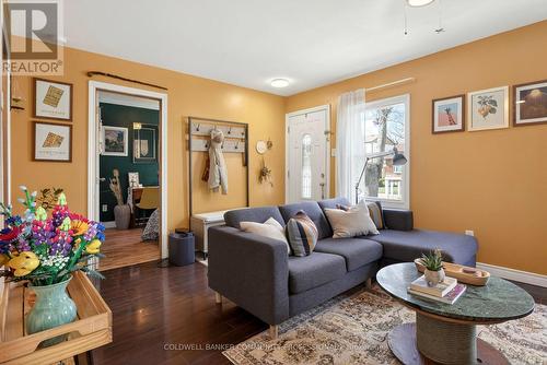364 Tragina Avenue N, Hamilton, ON - Indoor Photo Showing Living Room