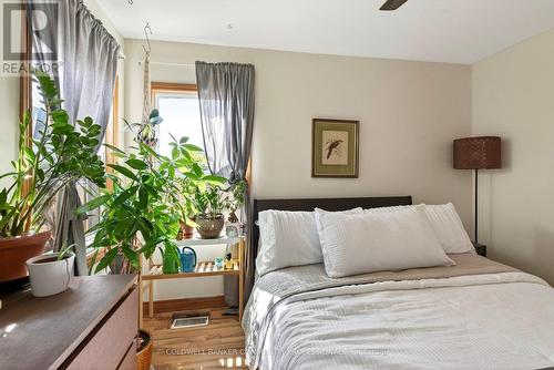 364 Tragina Avenue N, Hamilton, ON - Indoor Photo Showing Bedroom