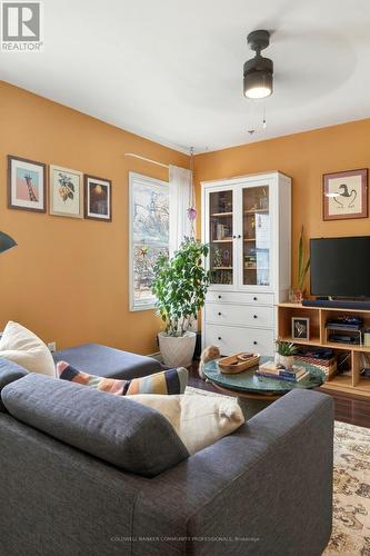 364 Tragina Avenue N, Hamilton, ON - Indoor Photo Showing Living Room