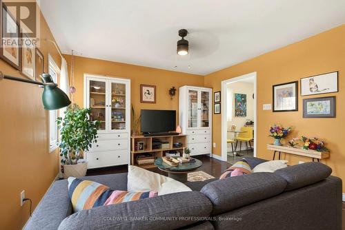 364 Tragina Avenue N, Hamilton, ON - Indoor Photo Showing Living Room