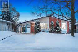 2422 MAGNUS AVENUE  Ottawa, ON K1G 1J8
