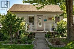 364 TRAGINA Avenue N  Hamilton, ON L8H 5E5