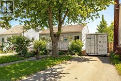364 TRAGINA Avenue N  Hamilton, ON L8H 5E5