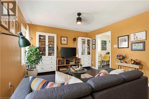 364 Tragina Avenue N, Hamilton, ON - Indoor Photo Showing Living Room