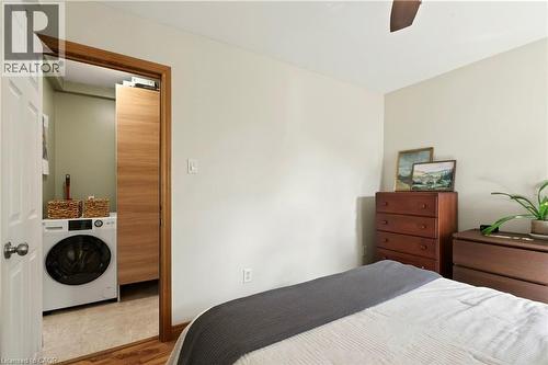 364 Tragina Avenue N, Hamilton, ON - Indoor Photo Showing Bedroom