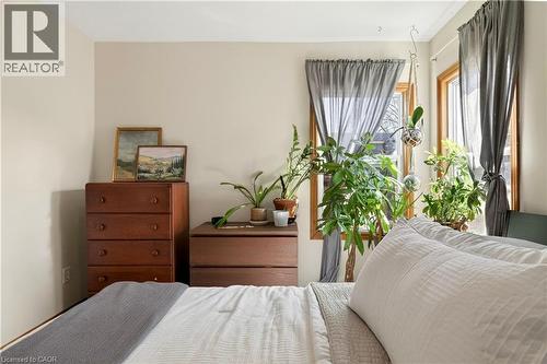 364 Tragina Avenue N, Hamilton, ON - Indoor Photo Showing Bedroom