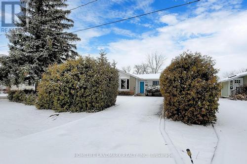 135 RINGWOOD ROAD  Oakville, ON L6H 1K3