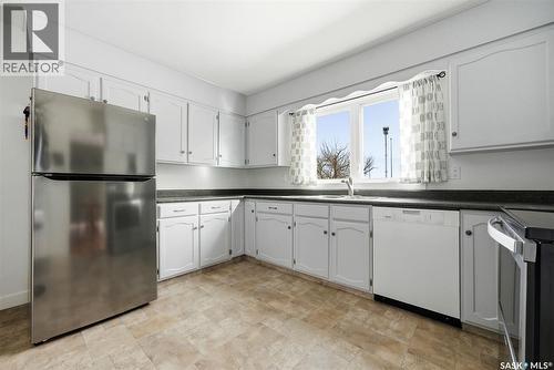 166 Deergrove Crescent, Regina, SK - Indoor Photo Showing Kitchen