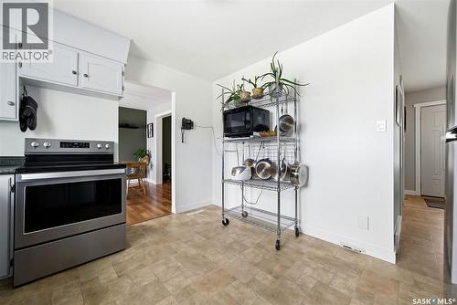 166 Deergrove Crescent, Regina, SK - Indoor Photo Showing Kitchen