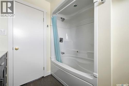 166 Deergrove Crescent, Regina, SK - Indoor Photo Showing Bathroom
