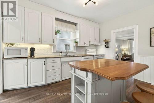13 Richmond Street, Hamilton, ON - Indoor Photo Showing Kitchen