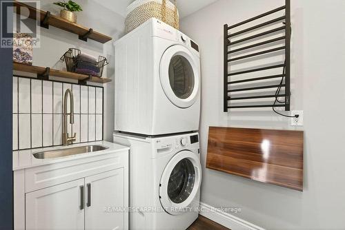 13 Richmond Street, Hamilton, ON - Indoor Photo Showing Laundry Room