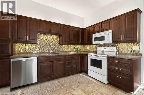 87 East Avenue N, Hamilton, ON - Indoor Photo Showing Kitchen