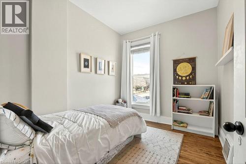 87 East Avenue N, Hamilton, ON - Indoor Photo Showing Bedroom