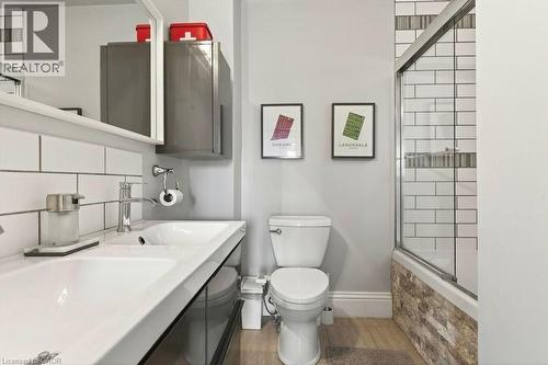 87 East Avenue N, Hamilton, ON - Indoor Photo Showing Bathroom