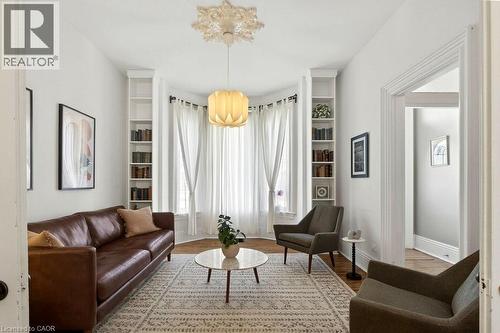 87 East Avenue N, Hamilton, ON - Indoor Photo Showing Living Room