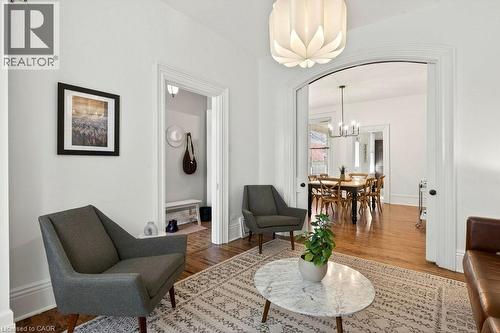 87 East Avenue N, Hamilton, ON - Indoor Photo Showing Living Room
