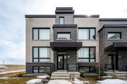 54 Rue des Tilleuls  Candiac, QC J5R 0V9