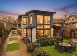 838 Old Esquimalt Rd  Esquimalt, BC V9A 4X1