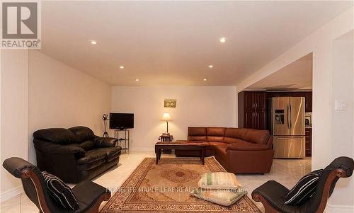 694 Gypsy Fly Crescent, Mississauga, ON - Indoor Photo Showing Living Room