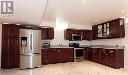 694 Gypsy Fly Crescent, Mississauga, ON - Indoor Photo Showing Kitchen