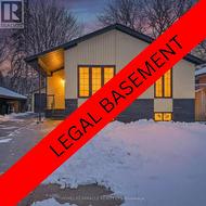 55 TAYSHAM CRESCENT  Toronto, ON M9V 1X1