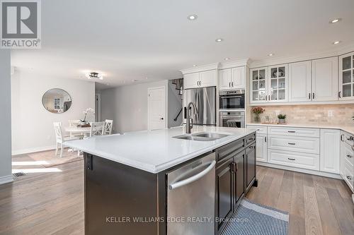 3270 Spruce Avenue, Burlington, ON - Indoor Photo Showing Kitchen With Double Sink With Upgraded Kitchen