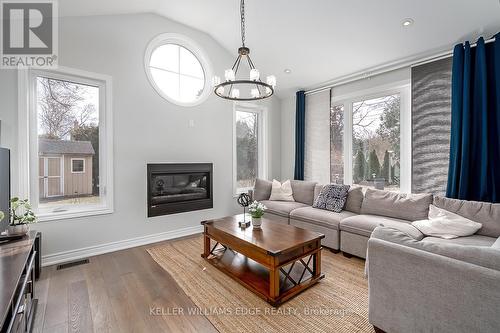 3270 Spruce Avenue, Burlington, ON - Indoor Photo Showing Living Room With Fireplace