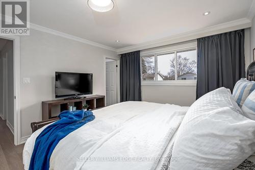 3270 Spruce Avenue, Burlington, ON - Indoor Photo Showing Bedroom