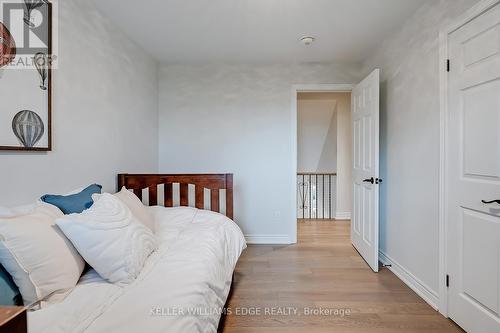 3270 Spruce Avenue, Burlington, ON - Indoor Photo Showing Bedroom