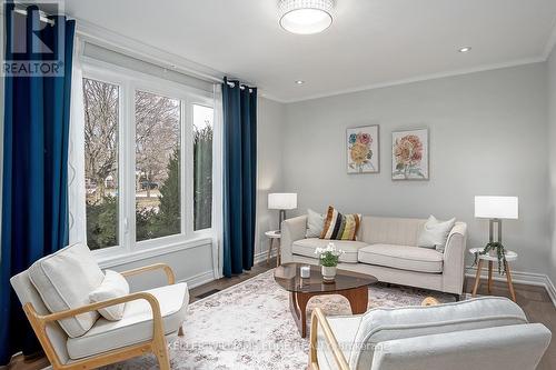 3270 Spruce Avenue, Burlington, ON - Indoor Photo Showing Living Room