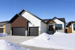37 Fieldstone Crescent  Brandon, MB R7B 4J2