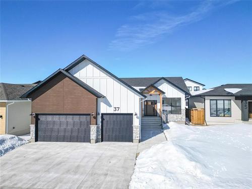 37 Fieldstone Crescent, Brandon, MB - Outdoor