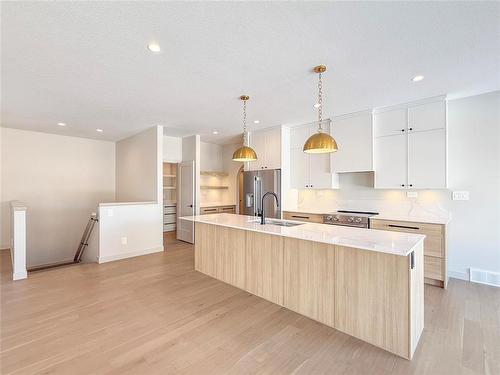 37 Fieldstone Crescent, Brandon, MB - Indoor Photo Showing Kitchen With Upgraded Kitchen